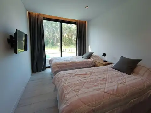 Casa 6 ambientes con 4 baños