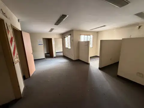Galpon en Venta 47  mts Fondo