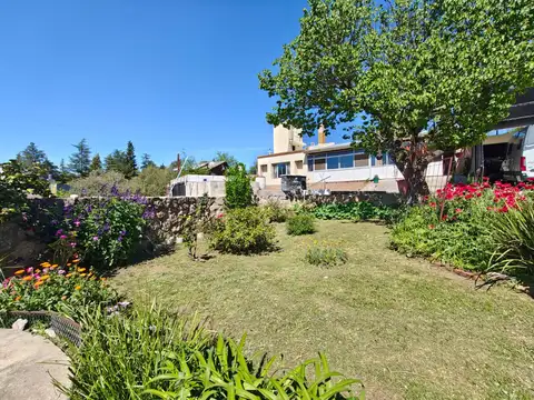 Casa 9 ambientes con 3 baños