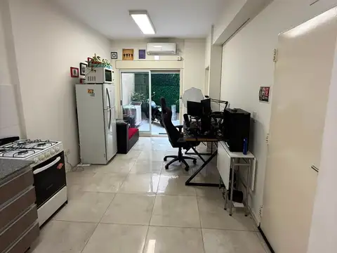 MONOAMBIENTE EN VENTA CON PATIO EN FLORES