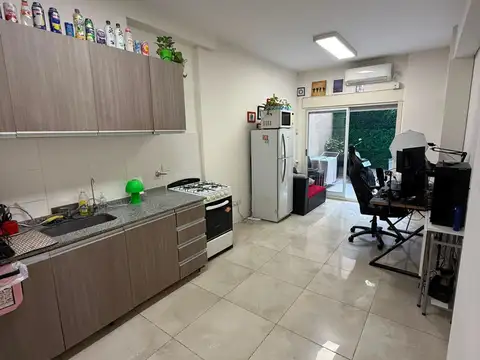 MONOAMBIENTE EN VENTA CON PATIO EN FLORES
