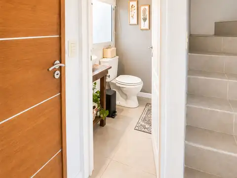 Casa 4 ambientes con 2 baños