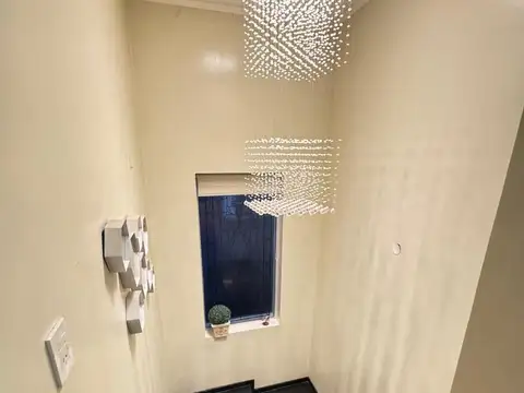Casa 5 ambientes con 4 baños