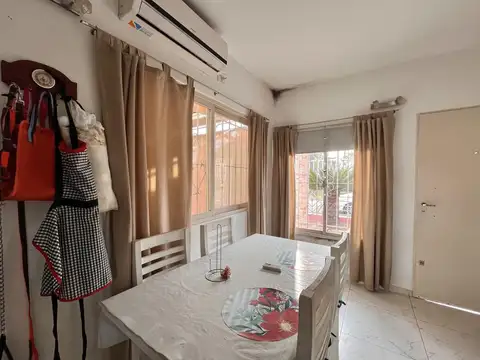 Casa 2 ambientes con 2 baños
