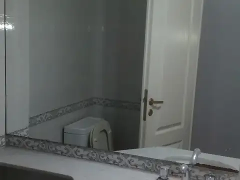 Excelente departamento en Belgrano a una cuadra de las barrancas y de Juramento. Al frente con edificios bajos y protegidos por el gobierno de la ciudad. DUEÑO DIRECTO.