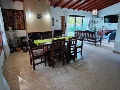 Casa 4 ambientes con 2 baños
