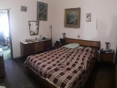 Casa 6 ambientes con 2 baños