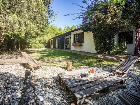 VENTA CASA 6 AMB. CON PARQUE + ESCRITORIO+LAVADERO