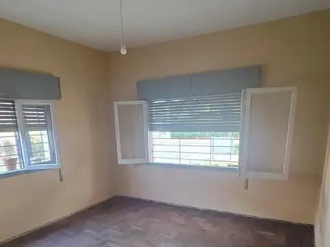 CASA EN ALQUILER/CAPITAN BERMUDEZ