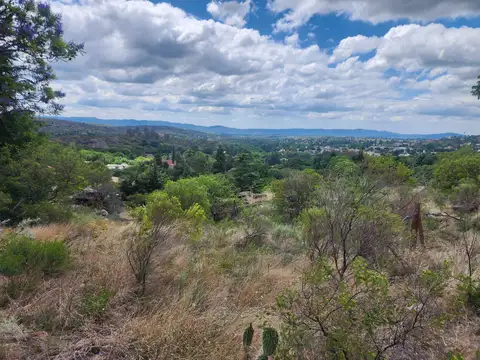 Lote a la venta en Tanti. (L399)