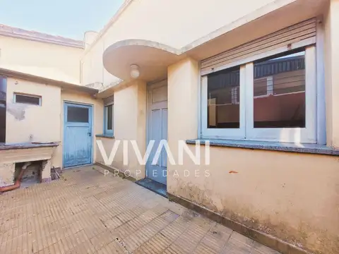 VENTA PH 2 DORMITORIOS a refaccionar 72 e/118 y 119 y