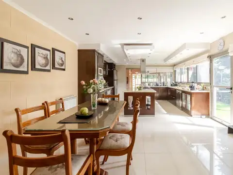 Casa 7 ambientes con 6 baños