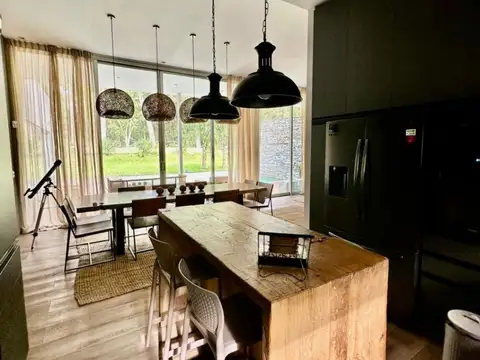 Casa 6 ambientes con 4 baños