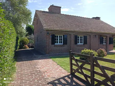 Casa en Venta con 2 cocheras