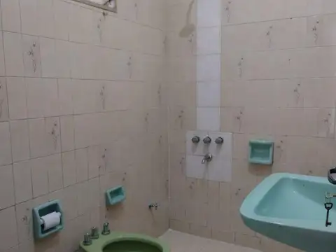 Casa en Alquiler con 1 cochera