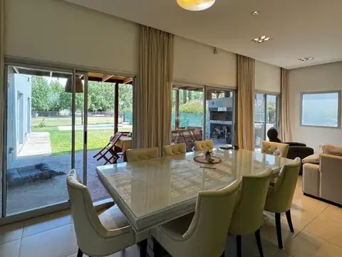 Casa 4 ambientes con 3 baños