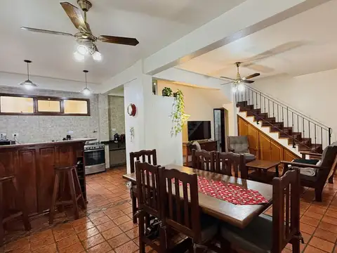 Casa en Venta con 2 cocheras