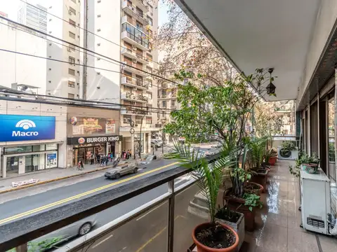 Semipiso I frente I amplio patio I cochera I buena distrib.