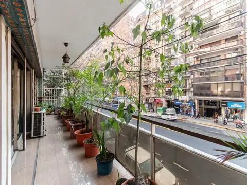Av. Santa Fe 3300, Piso 1