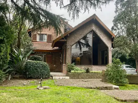 Alquiler de Casa en las Brisas C.C con amenities y todos los deportes.