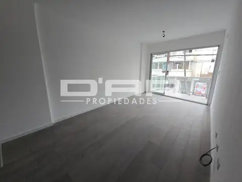 Cnel R L Falcon 6600, Piso 1