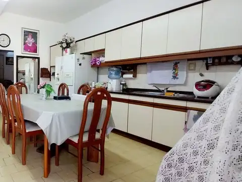 2 DEPTOS DE 2 AMBIENTES + 2 LOCALES VENTA BANFIELD