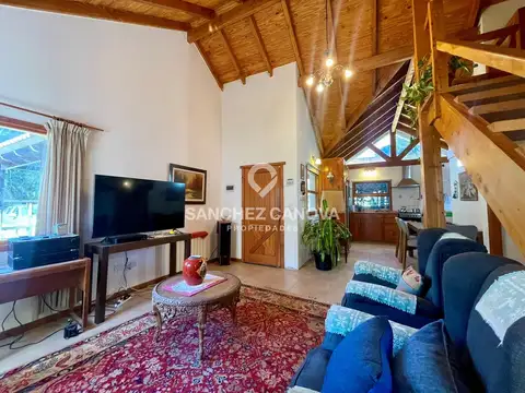 Casa 4 ambientes con 2 baños