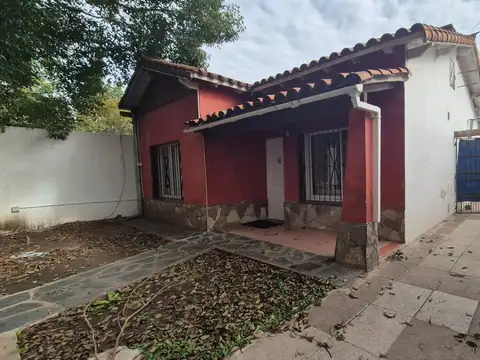 Casa en alquiler temporario c/ cochera en San Miguel
