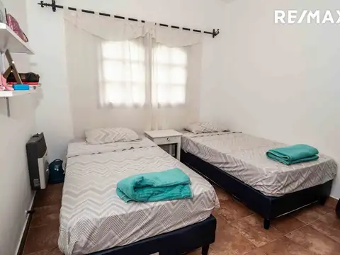 Casa 4 ambientes con 2 baños