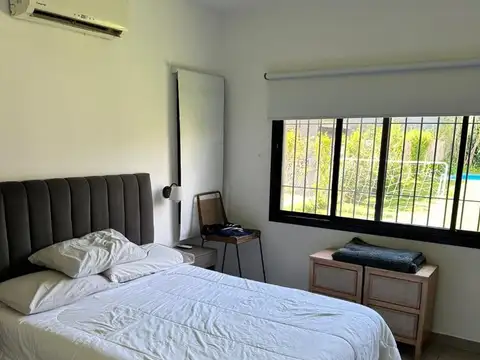 Casa en Alquiler con 3 cocheras