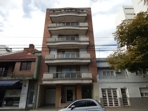 Avenida 13 entre 33 y 34 100