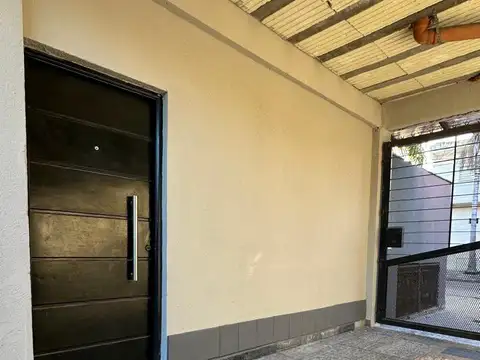 Aristóbulo Del Valle 1100, Piso PB