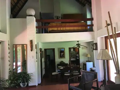 Casa 4 ambientes con 2 baños