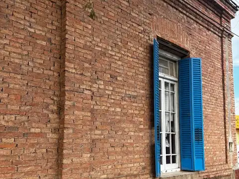 Casa 7 ambientes con 1 baño