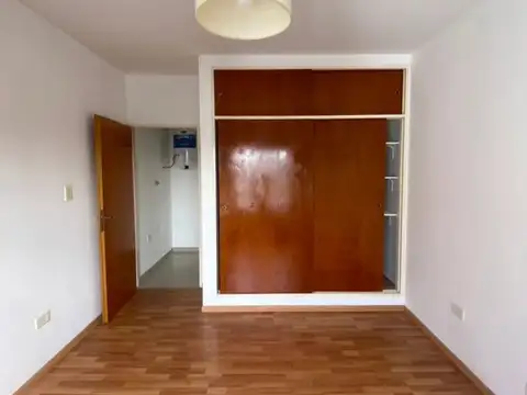 Venta Departamento de 2 ambientes con balcón