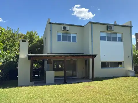 Casa en Venta con 3 cocheras