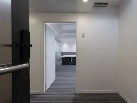 Excelente oficina semi-amoblada en Nuñez