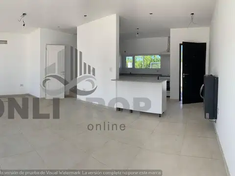 Casa en Alquiler con 1 cochera