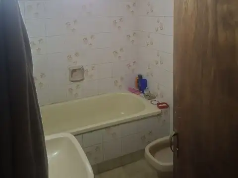 Casa 4 ambientes con 1 baño