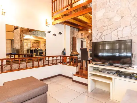 Casa 5 ambientes con 4 baños