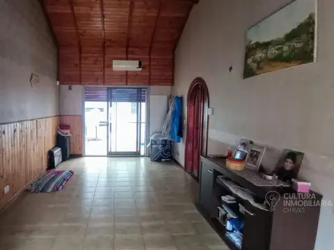 Casa en Venta con 3 cocheras