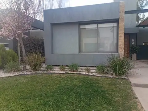 Casa en Venta en Calle Terrada, USD 220.000