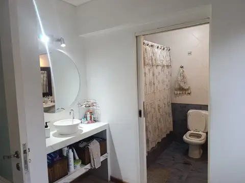 VENTA HERMOSA CASA CON PILETA EN GUAYMALLEN