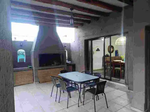 Casa 6 ambientes con 3 baños