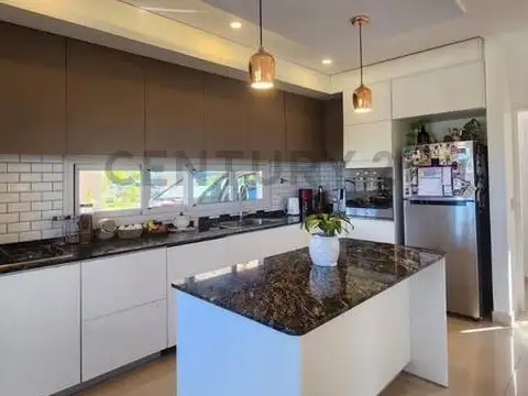 Casa en Venta en Puertos - Barrio Ceibos, USD 385.000