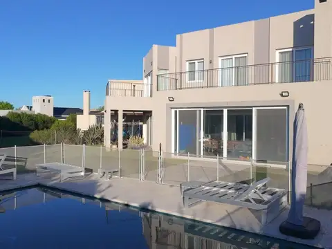 Casa en Alquiler en El Cantón - Barrio Puerto, $ 1.700