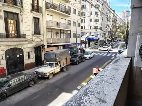 Marcelo Torcuato De Alvear 2400, Piso 1