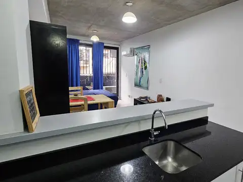 Monoambiente amoblado con balcón