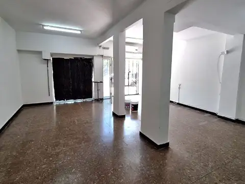 VILLA REAL. VIRGILIO 2800. Local 200 mts. 2 baños + Expensas y Abl