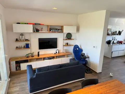 Casa 6 ambientes con 2 baños